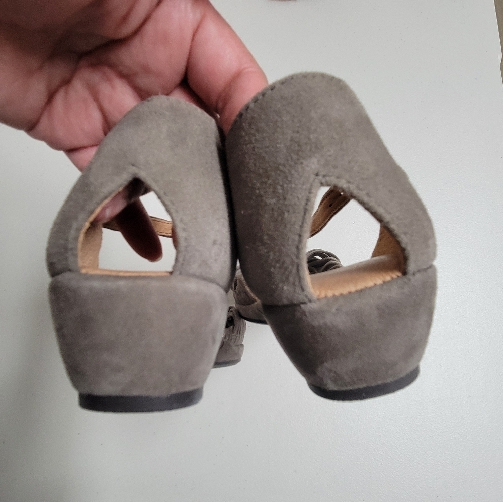 Gentle Souls By Kenneth Cole Women's Lily Knot Sandals. - Picture 9 of 11